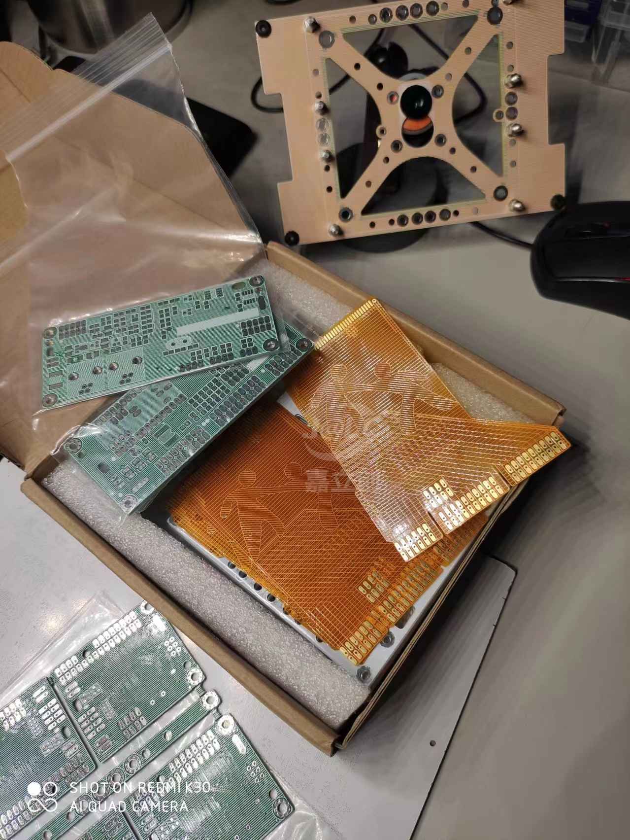 感谢嘉立创板厂处处为客户着想为推动工业智能自动化进程竭尽努力的宏伟贡献，摒弃依赖，自主创新。