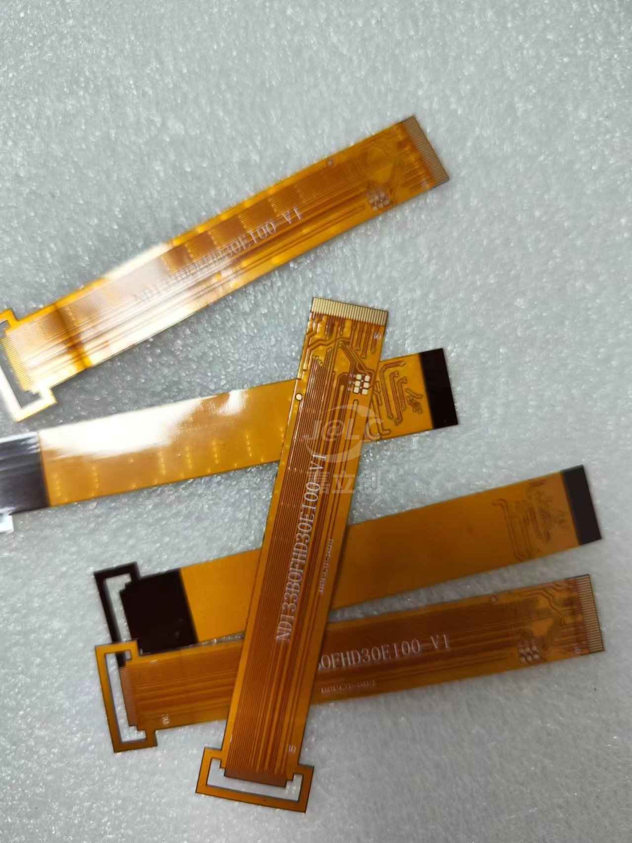 ff非常感谢嘉立创，FPC做的非常精密，结实耐用，金手指非常精美，精密，这款排线用于车载屏的转接排线，太棒了，太感谢了。