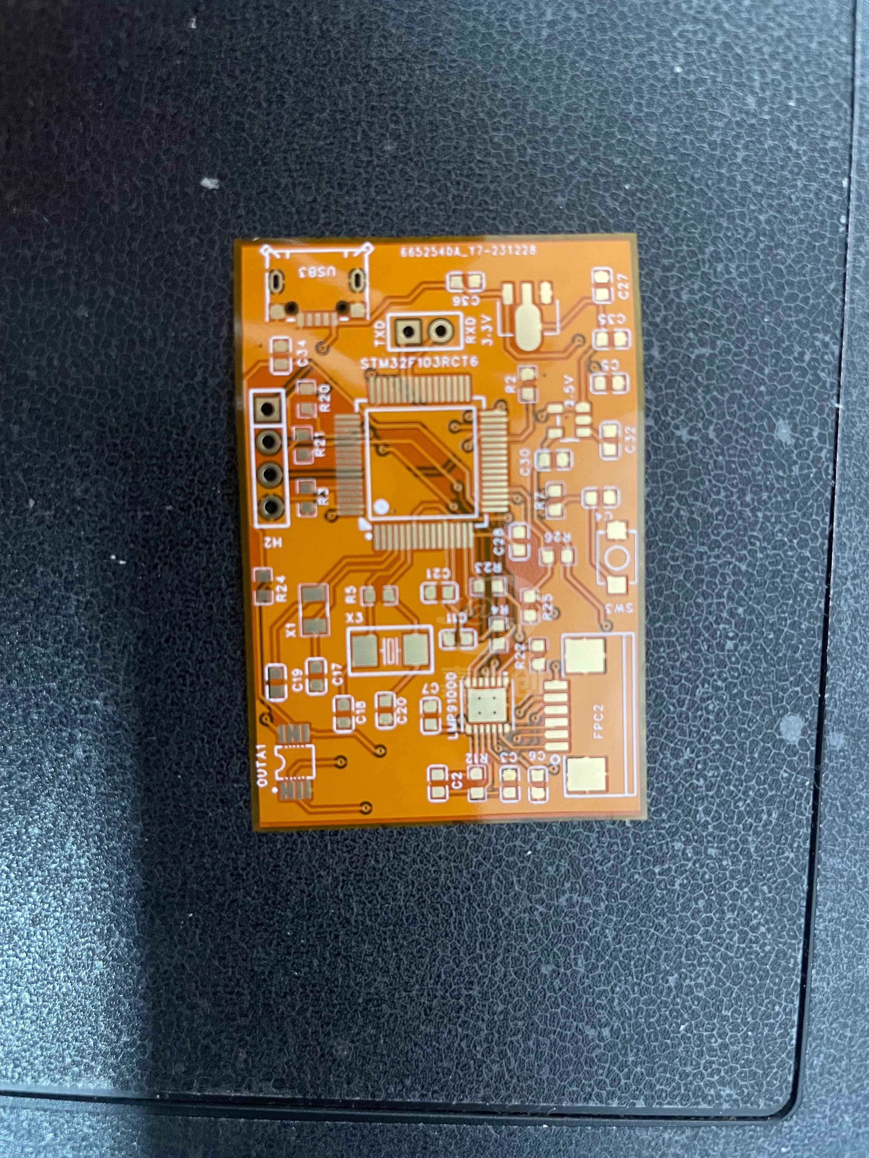 比想象中的好很多，商品质量出色。材料和制造工艺非常可靠，确保了其长期稳定运行和高性能。可以适应各种形状和曲面，有柔性和可折叠性、轻量化、结构紧凑。它们不仅减轻了整体产品的重量，还为电子产品的设计提供了更多的灵活性。这让我觉得使用FPCB商品的产品更加便携和舒适。作为一位客户，我对FPCB商品给予高度的好评。它们具有卓越的质量、灵活性和适应性，为我的电子产品带来了很多的优势。我强烈推荐FPCB商品，并期待继续享受它们带来的好处。