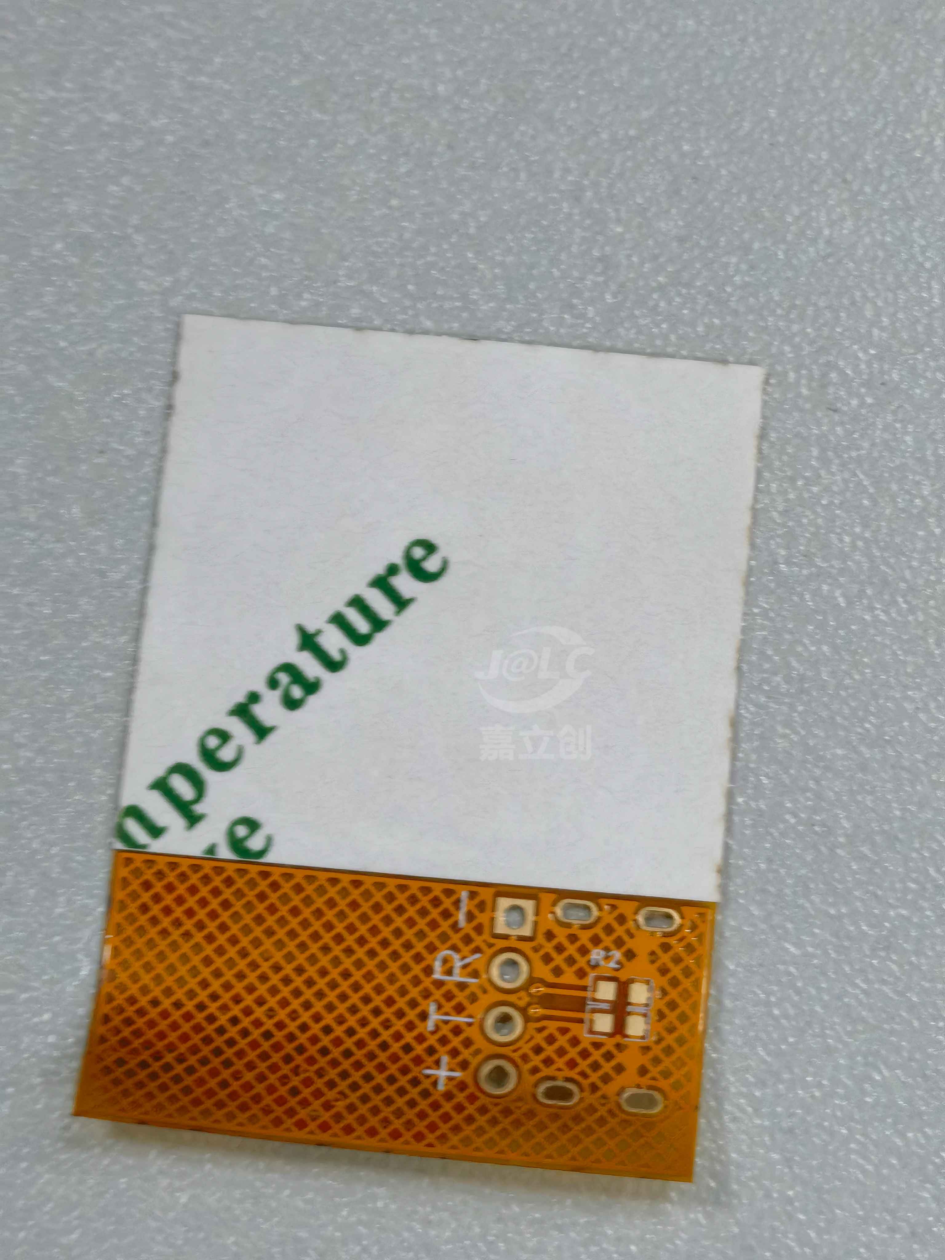 包裹的密封性很好，和PCB板不同，快递盒子里FPC有满满的泡沫保护。FPC的3M粘性很强，而且弯折性很强，不会留下折痕！！狠狠爱zhu。每月消费满20可以领券，能让一些课设做出来更便携更美观！！！