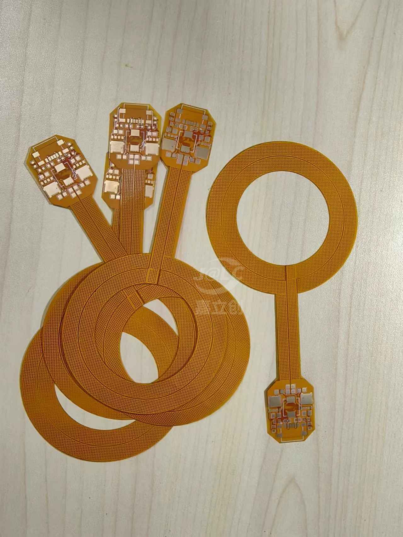 FPC打样的速度很快，下单不久后就收到货了。FPC质量非常好，柔韧性很好，已经完美验证了电路的原理。