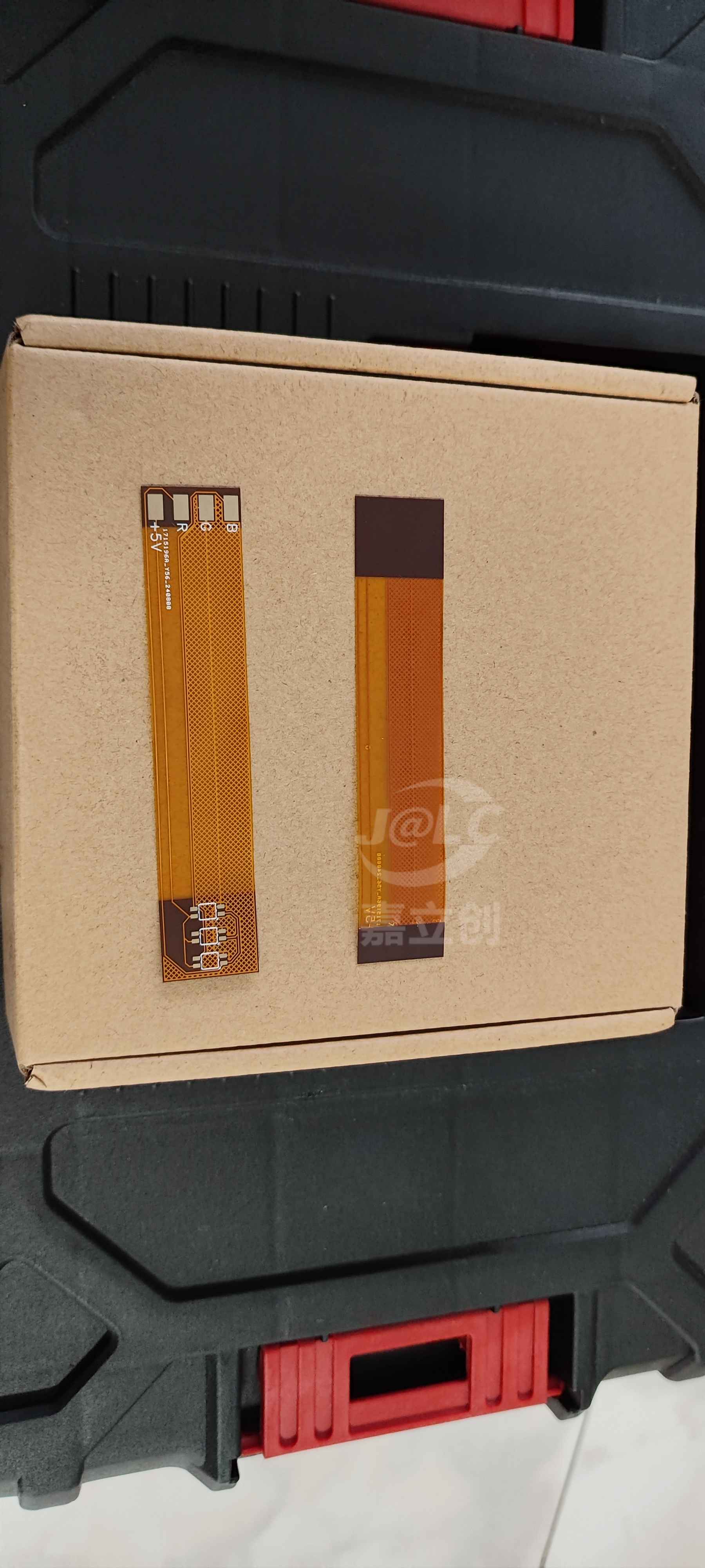 在这里感谢立创EDA 及嘉立创 这两个平台对我电子技术支持 踏入电子界5年感谢立创EDA 及嘉立创这两个平台给我这个机会 嘉立创PCB版质量比自己够买板材还要好 发货速度 及服务都非常 具本人了解立创EDA 国产软件 本人身边各类物品几乎都是国产的 支持国产 本人虽然在电子界5年时间但我还是新人 希望老前辈多多指点 之前忙的没有时间评价 最后感谢 立创EDA 及嘉立创这个平台对我支持与帮助