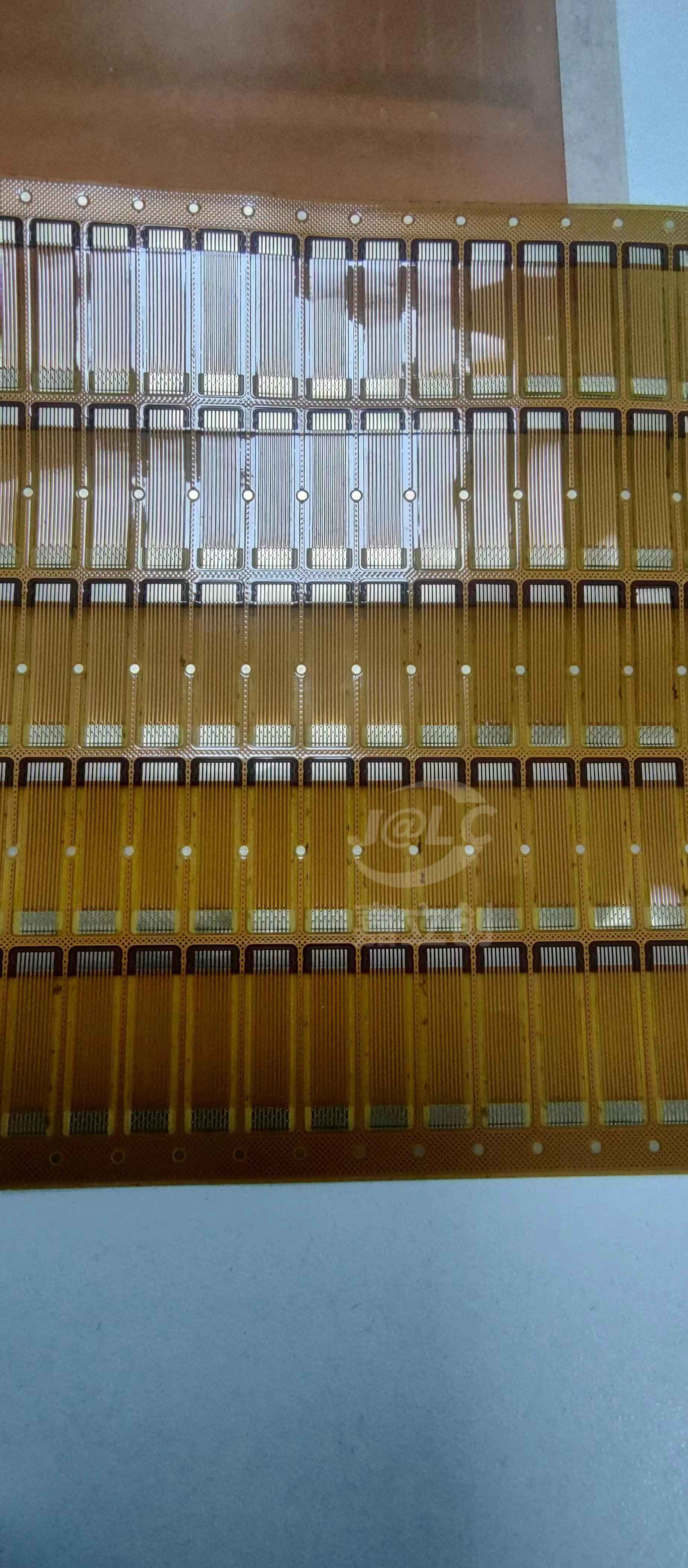 以前都是在外面的小板厂做货。价格贵又挑订单量。现立创在软板上发力了，必须支持立创