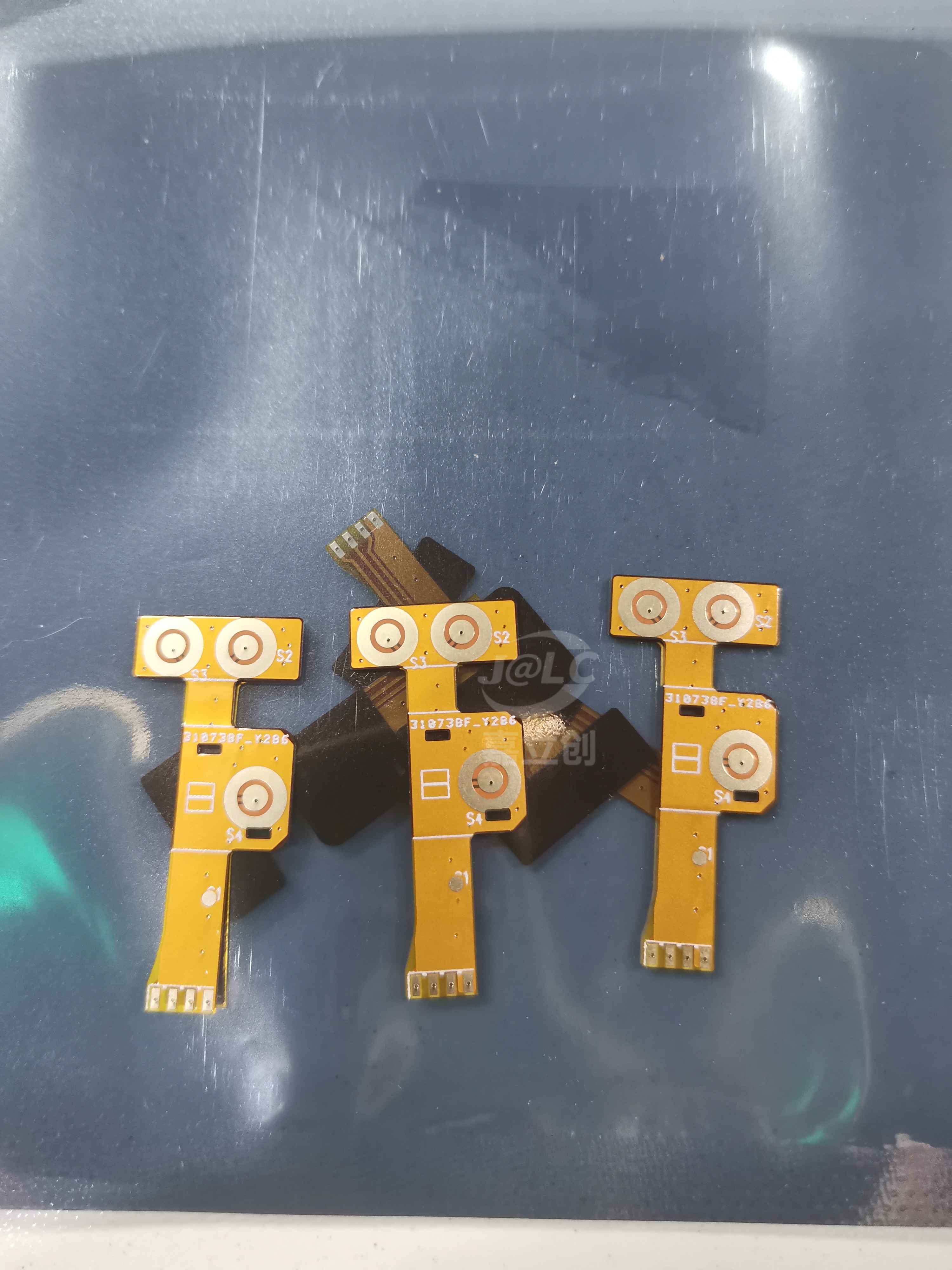 第一次在嘉立创打FPC软板。体验还是挺不错的。所有流程简单明了。