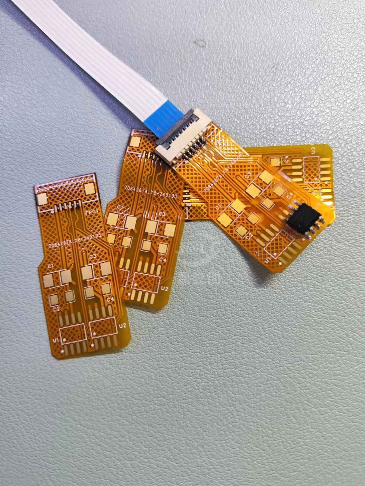 FPC+PI总厚度0.3mm,做工精细，速度很快，焊接后使用没问题，用于柔性信号接收。