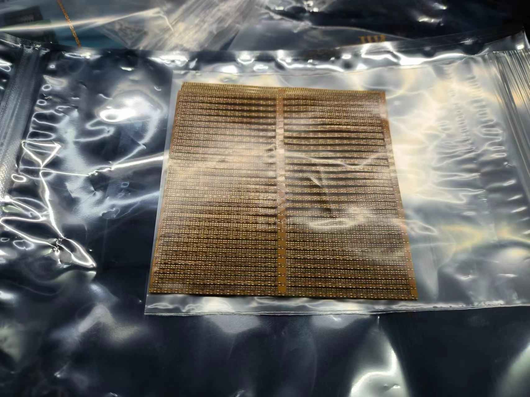 发货快，服务好，嘉立创有什么问题都很及时回复，也很专业，开出来的FPC用在项目上刚好合适，感谢嘉立创