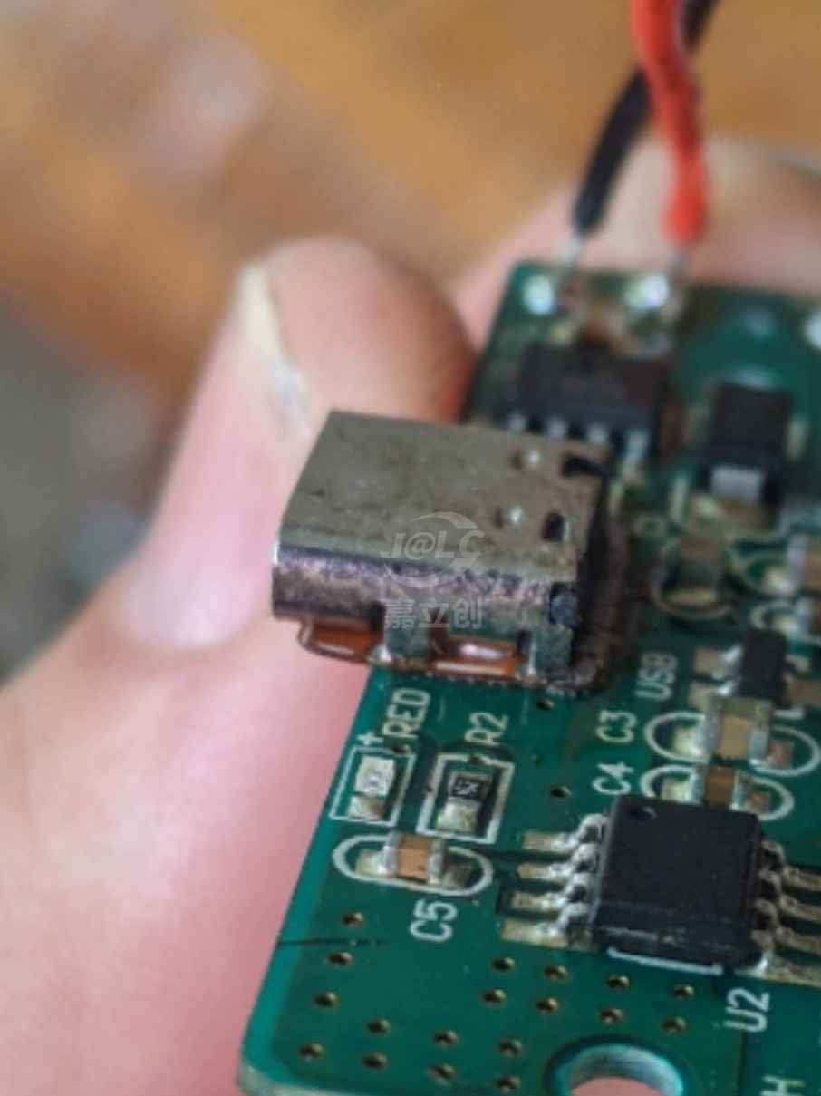 这次弄了转了磷酸铁锂充电器的接口 挺好用的 公差都很小