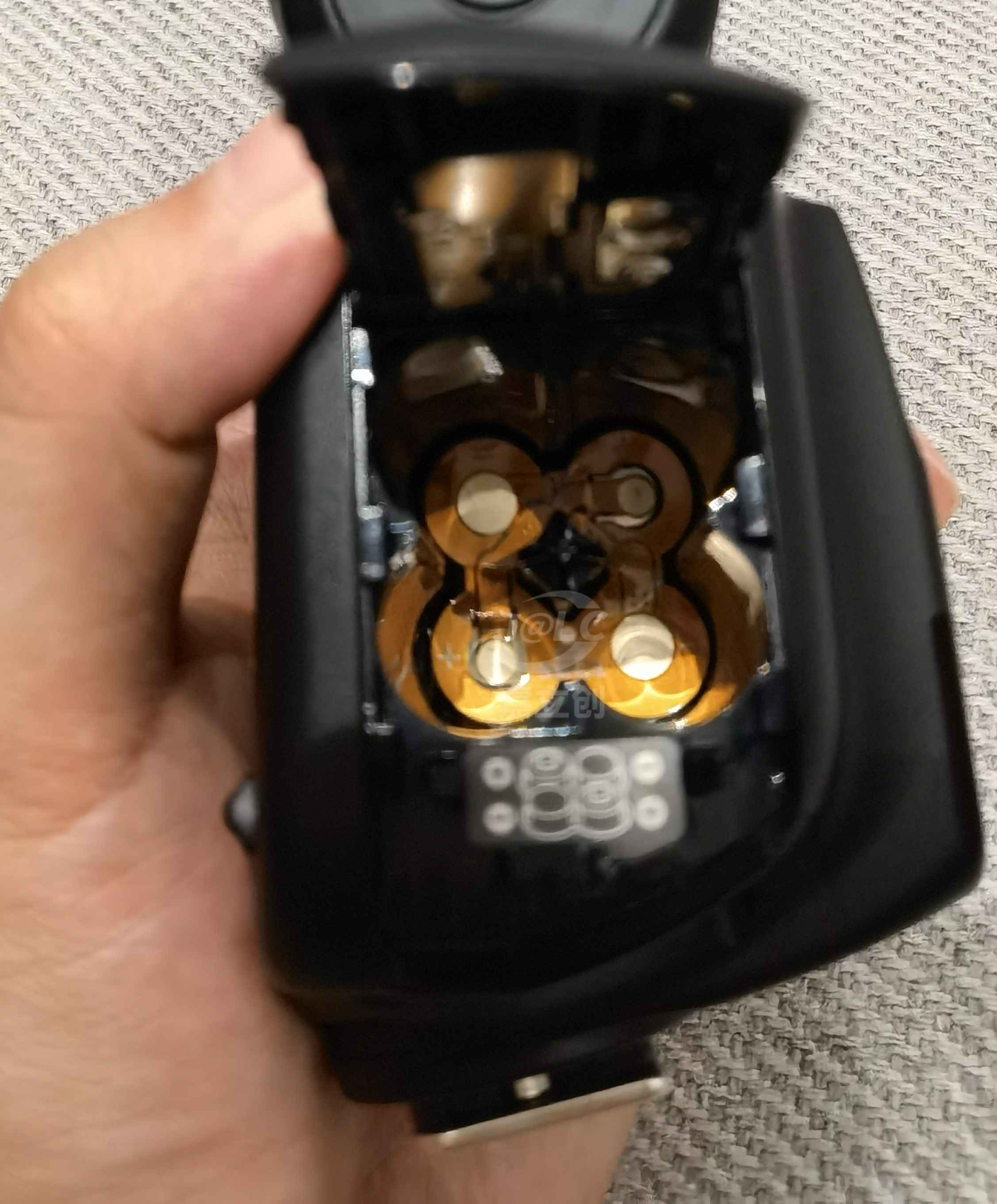 利用FPC柔软的特性，做的电池串联改并联转接片，非常nice！